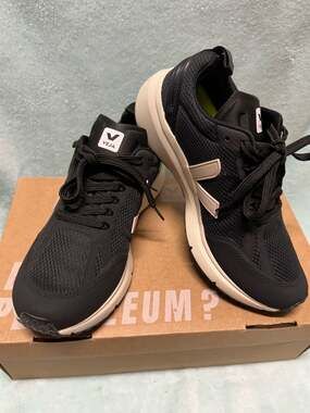 VEJA Condor 2 Alveomesh Running Shoes in Black/Pierre 7W